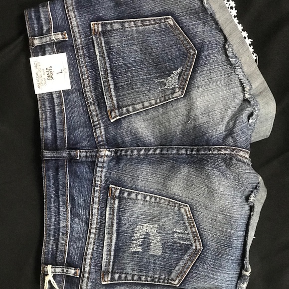 Distressed Denim Shorts 😍 - Picture 3 of 3